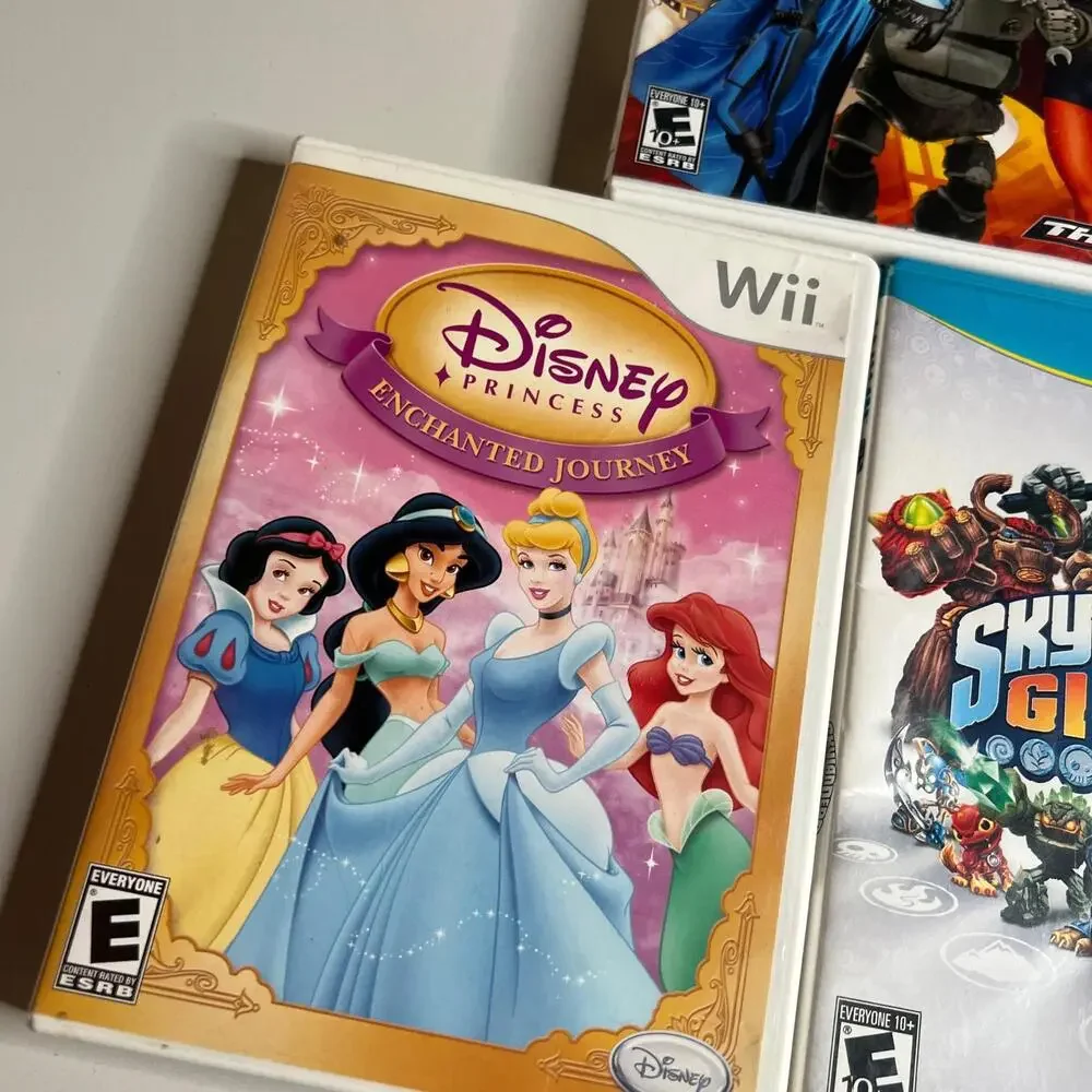Nintendo Wii Wii U Game Lot of 5‎ Disney Cars Megamind Skylanders Just Dance 4